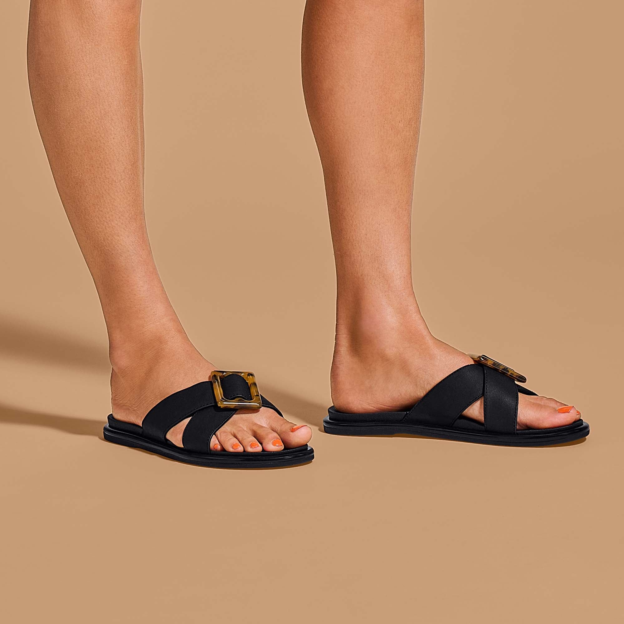 La'i Slide - Black - Image 2
